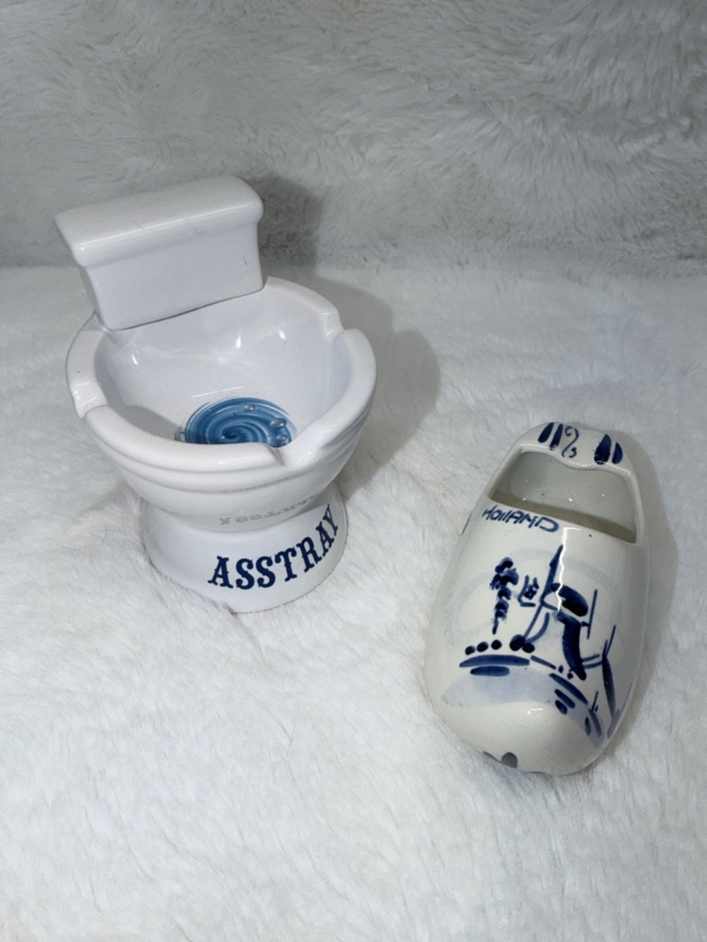 White Ceramic Toilet Ashtray with Delft-Style Shoe 👞